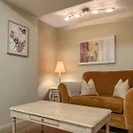 Holiday home Wellbeing Barn With Hot Tub, Cold Plunge, Pet Friendly