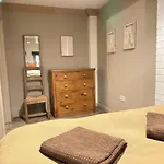Wellbeing Barn With Hot Tub, Cold Plunge, Pet Friendly Kilnsey