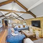 Wellbeing Barn With Hot Tub, Cold Plunge, Pet Friendly Kilnsey