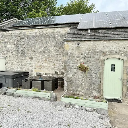 Wellbeing Barn With Hot Tub, Cold Plunge, Pet Friendly * Kilnsey