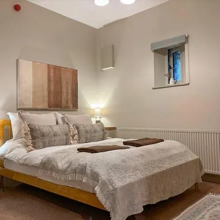 Wellbeing Barn With Hot Tub, Cold Plunge, Pet Friendly Kilnsey