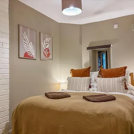 Wellbeing Barn With Hot Tub, Cold Plunge, Pet Friendly Kilnsey