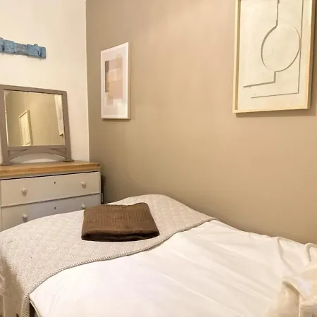 Wellbeing Barn With Hot Tub, Cold Plunge, Pet Friendly