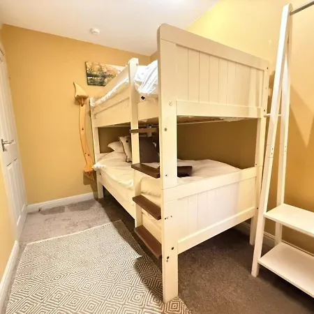 Wellbeing Barn With Hot Tub, Cold Plunge, Pet Friendly