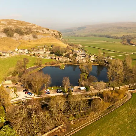 Wellbeing Barn With Hot Tub, Cold Plunge, Pet Friendly Kilnsey