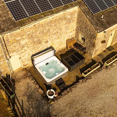 Semesterbostad Wellbeing Barn With Hot Tub, Cold Plunge, Pet Friendly Kilnsey