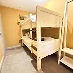Wellbeing Barn With Hot Tub, Cold Plunge, Pet Friendly