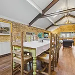 Wellbeing Barn With Hot Tub, Cold Plunge, Pet Friendly Kilnsey