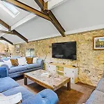 Tatil Evi Wellbeing Barn With Hot Tub, Cold Plunge, Pet Friendly Kilnsey