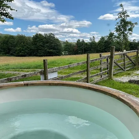 Wellbeing Barn With Hot Tub, Cold Plunge, Pet Friendly