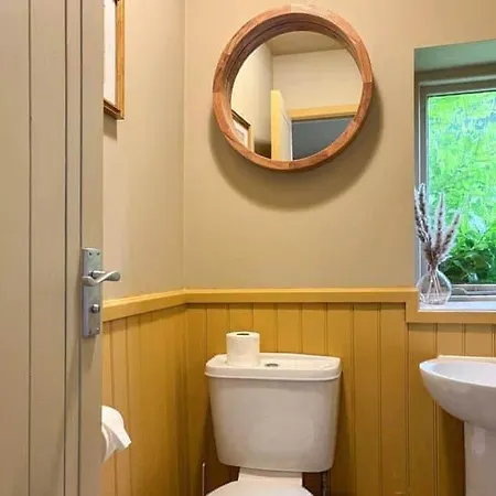 Holiday home Wellbeing Barn With Hot Tub, Cold Plunge, Pet Friendly *