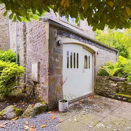 Wellbeing Barn With Hot Tub, Cold Plunge, Pet Friendly Holiday home *