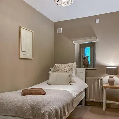 Wellbeing Barn With Hot Tub, Cold Plunge, Pet Friendly *