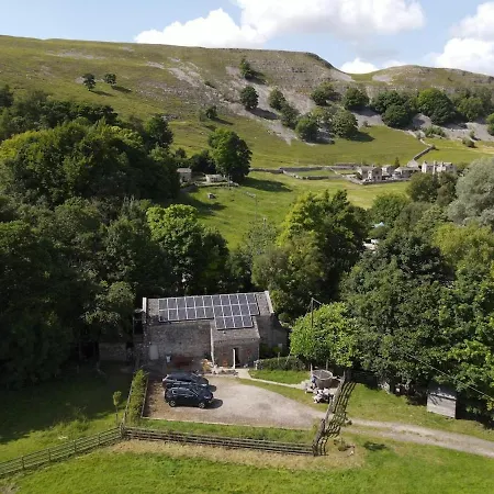 Wellbeing Barn With Hot Tub, Cold Plunge, Pet Friendly Holiday home *