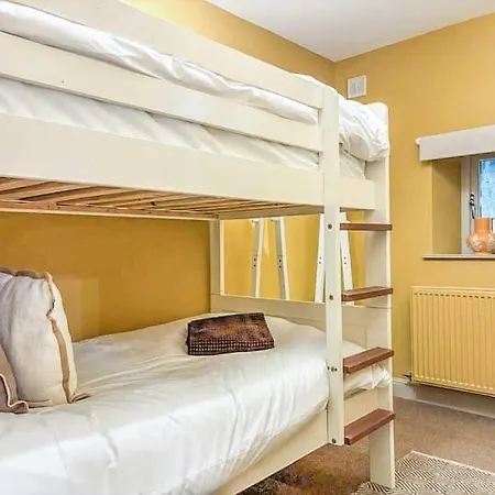 Wellbeing Barn With Hot Tub, Cold Plunge, Pet Friendly